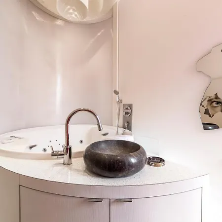 아파트 Suite Rouge • Experience Romantique & Spa 리옹